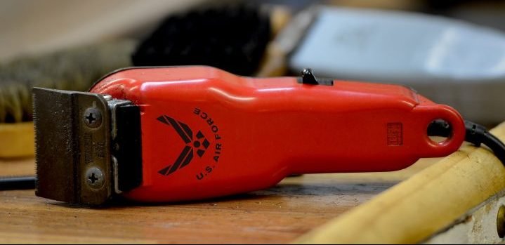 maquina de cortar pelo usada-min